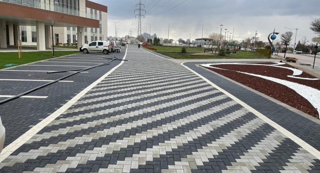 Temelli  Kilit Taşı Fiyatları Ortalama Kilitli Yol Parke Taşı Fiyatı 1 Palet (15,5 metrekare) 2.550 TL + Nakliye 100 m2 Kilitli Taş Fiyatı 18.000 – 18.500 TL arasıdır.